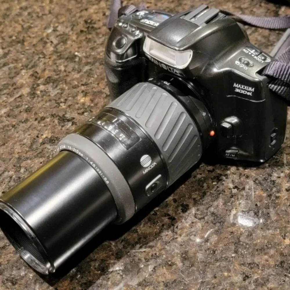 Minolta Maxxum 300si SLR Film Camera with Minolta AF Zoom 35-70 mm Lens